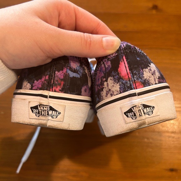 Vans shoes purple floral pattern women’s size 9.5 ￼ - Picture 3 of 4